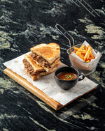 Cargar imagen en el visor de la galería, Sándwich de Birria
